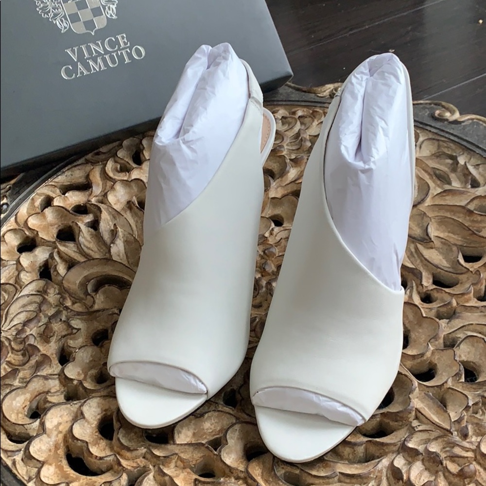 Vince Camuto Crasantha Pumps - Picture 2 of 13